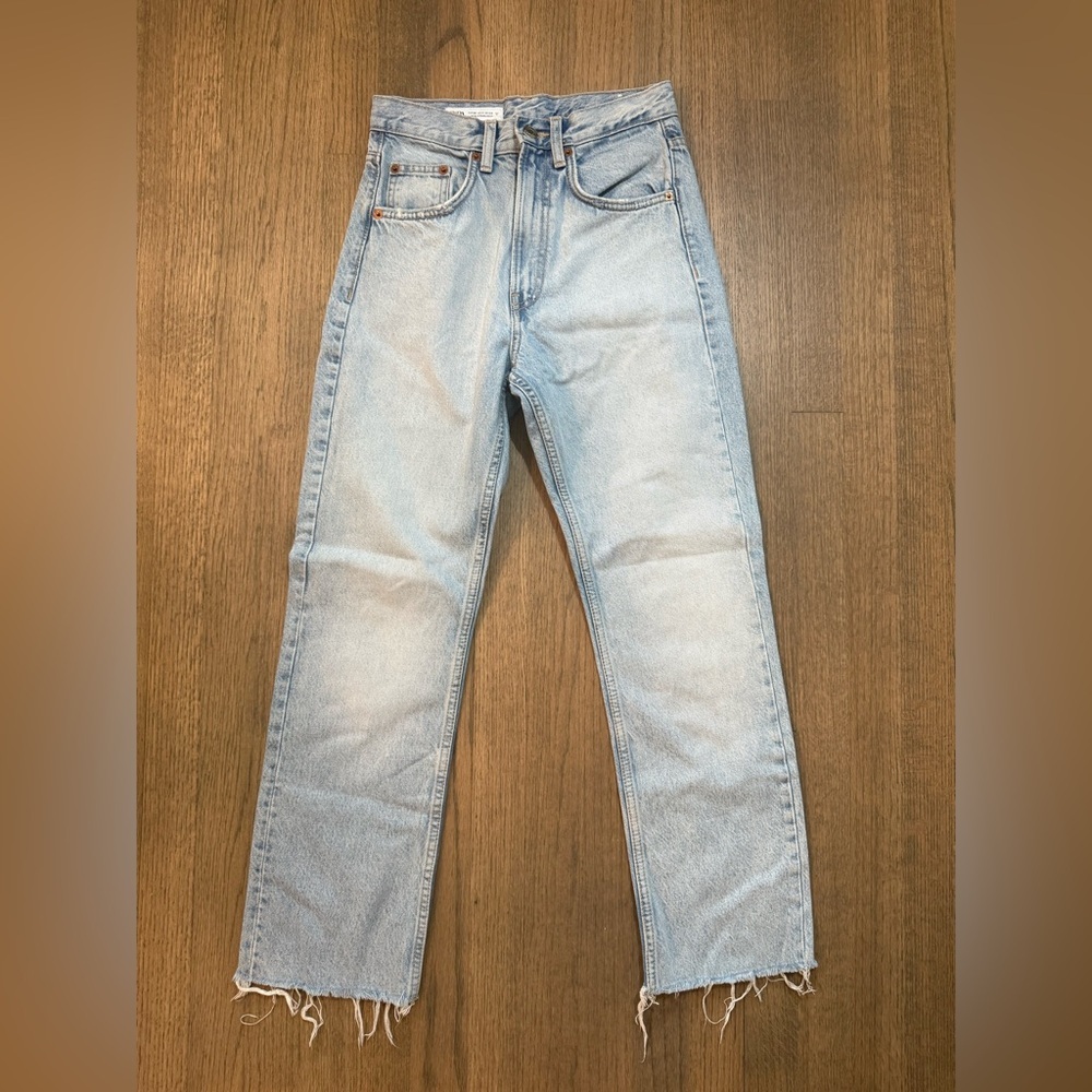 Zara Jeans-Light Wash-Distressed Hem-Size 2